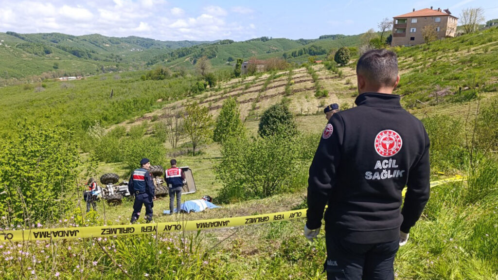 Traktör Devrildi, Emekli Polis Hayatını Kaybetti