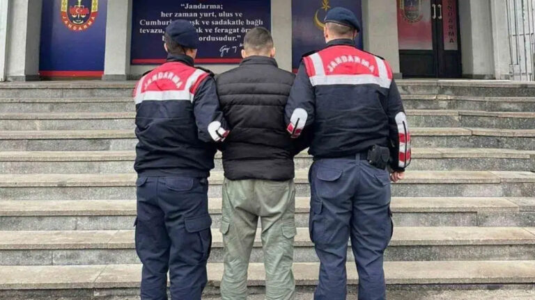 firari-hukumlunun-kacisi-hastanede-son-buldu-hic-beklemedigi-anda-kiskivrak-yakalandi-CCWOUmy3