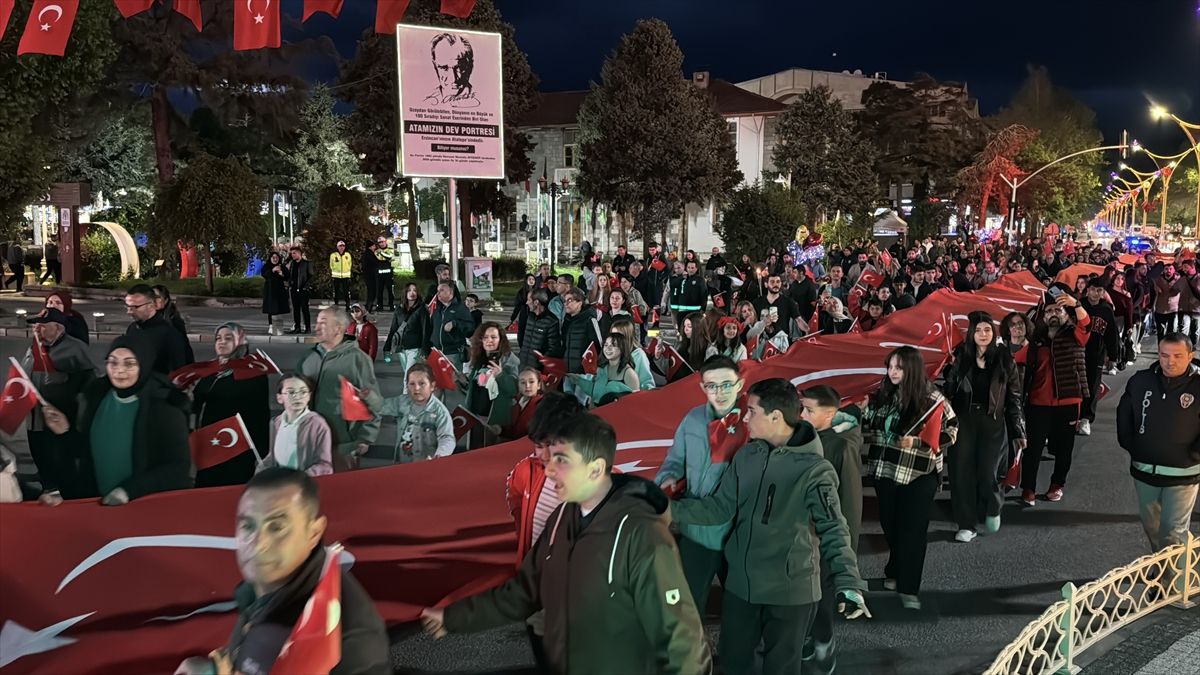 Erzincan’da 19 Mayıs Atatürk’ü Anma Etkinliği Fener Alayıyla Kutlandı